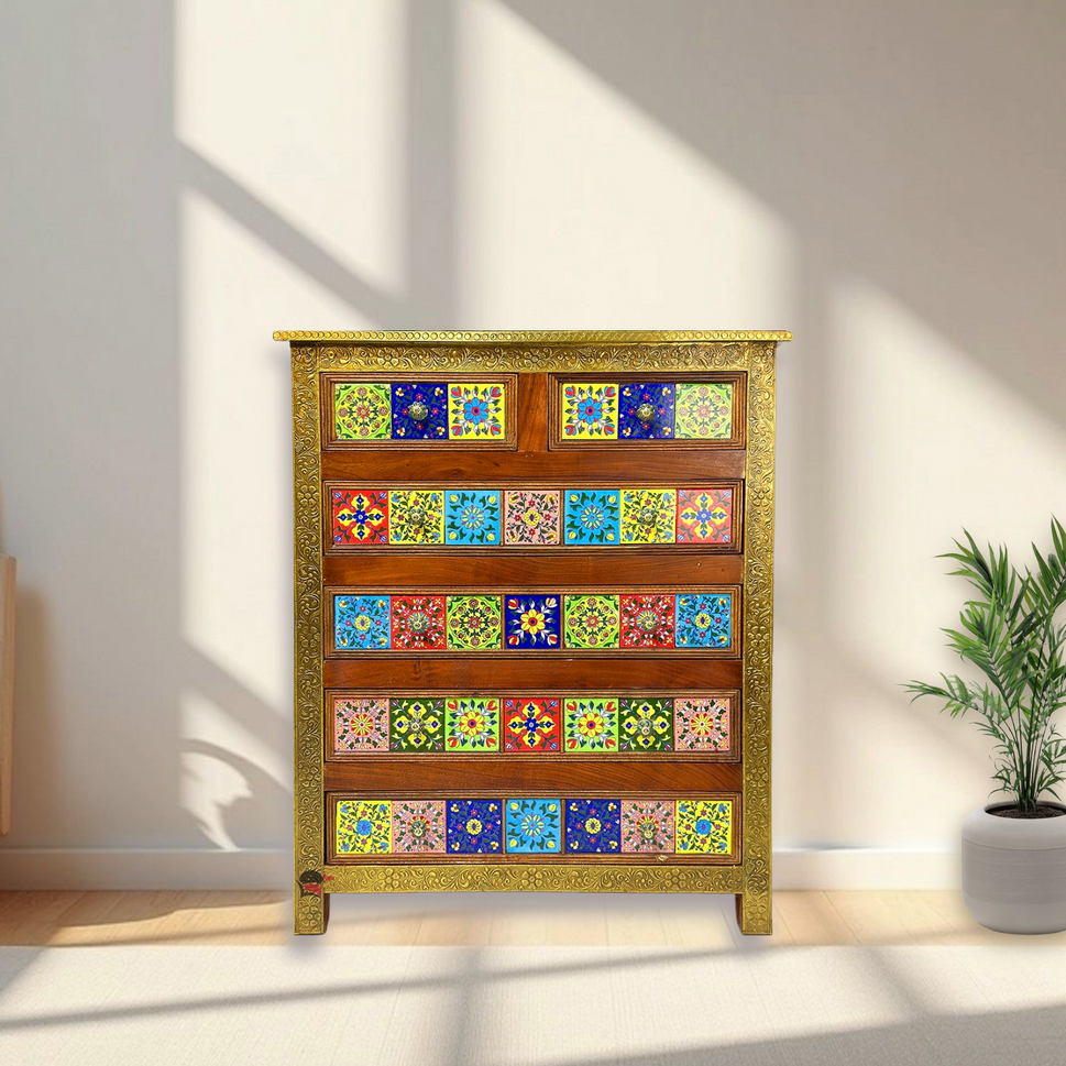 خزانة أدراج خشبية مصنوعة يدوياً مزينة ببلاط سيراميك