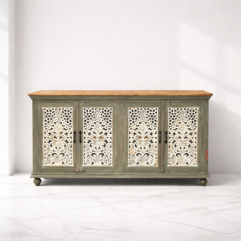 خزانة جانبية على طراز خزانة الطعام مصنوعة يدويًا من خشب المانجو، بأربعة أبواب وإطار مرآة.