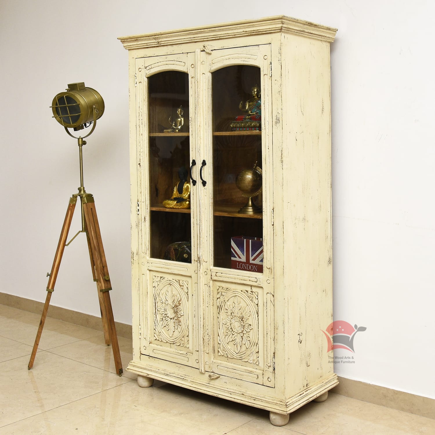 Glass Cabinet: GC017