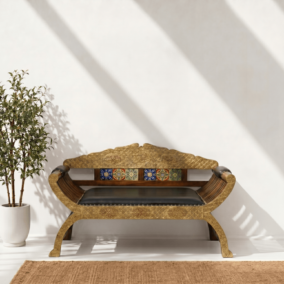 مقعد خشبي صلب من خشب الشيشام على الطراز التايلاندي مزين بالبلاط والنحاس | الإمارات العربية المتحدة