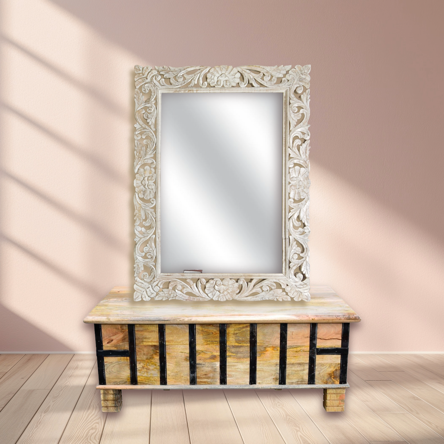 إطار مرآة من الخشب الصلب المنحوت يدويًا بطلاء كريمي اللون | الإمارات العربية المتحدة