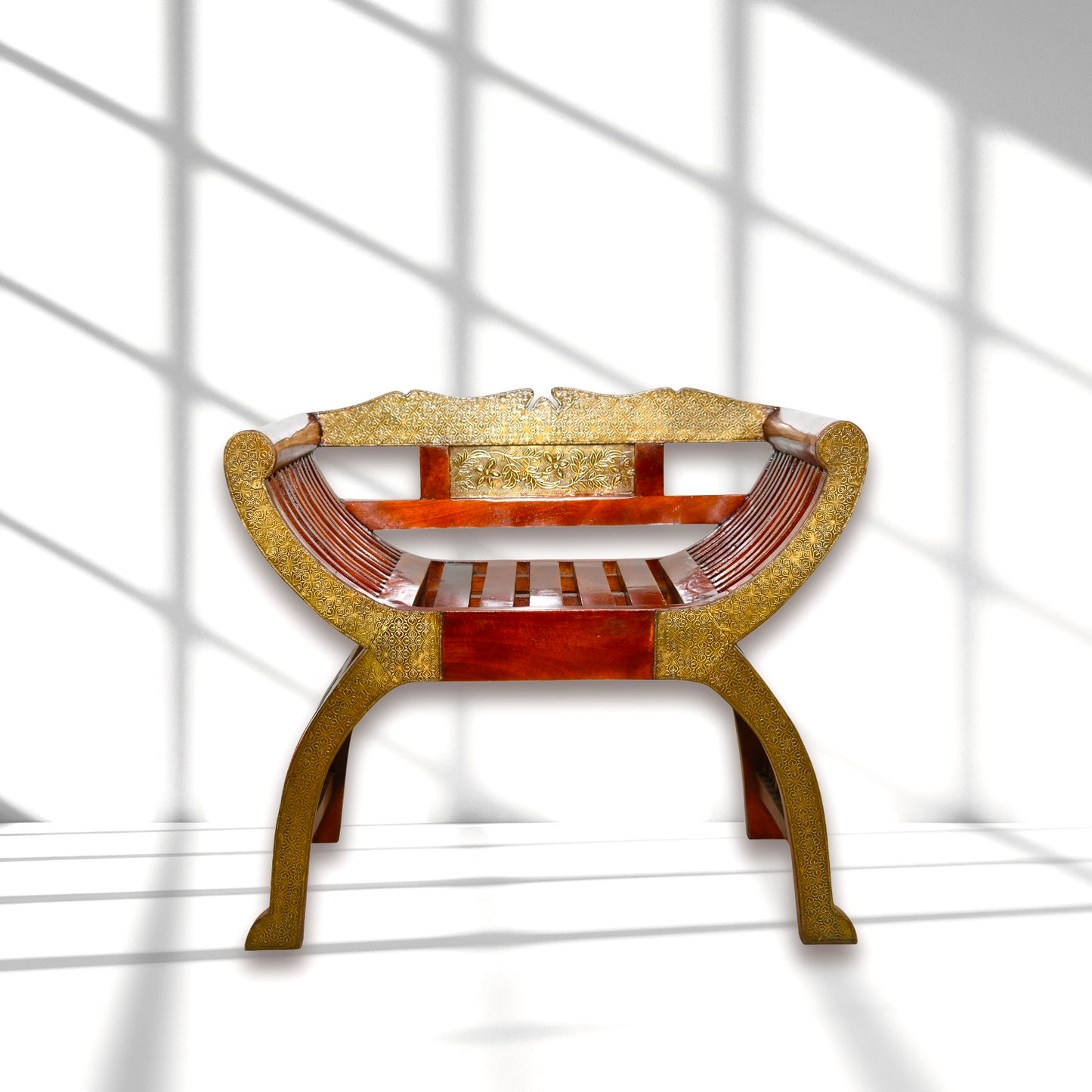 Decorative handicrafted wooden bench Dubai
Luxury seating bench Abu Dhabi
Traditional indian bench Oman