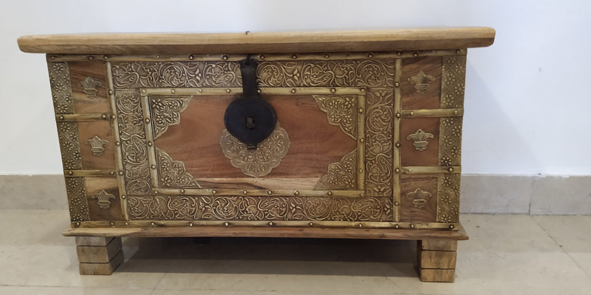 Mango wood storage trunk box with brass fitted work