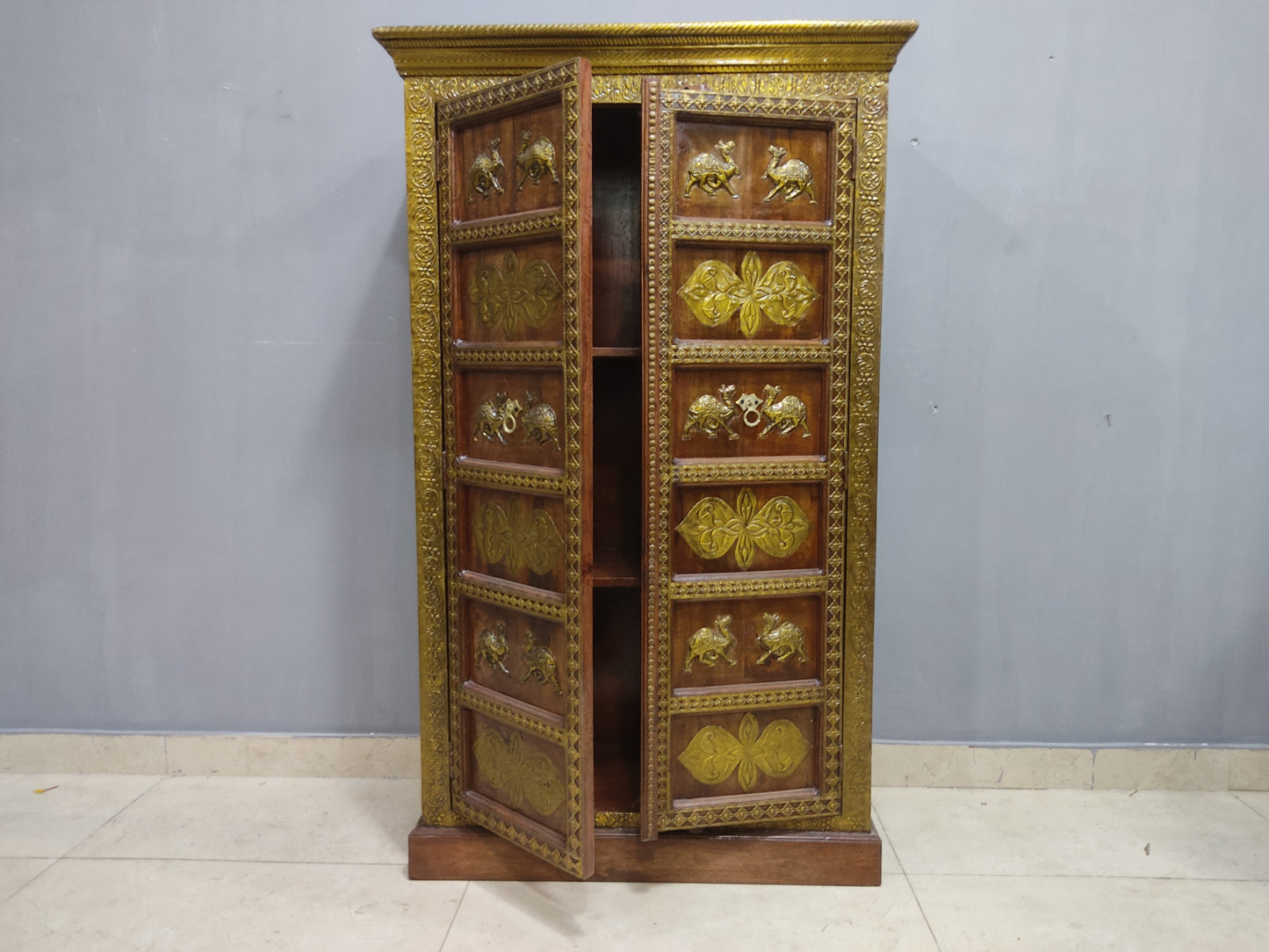 Book shelf and glass cabinet 38