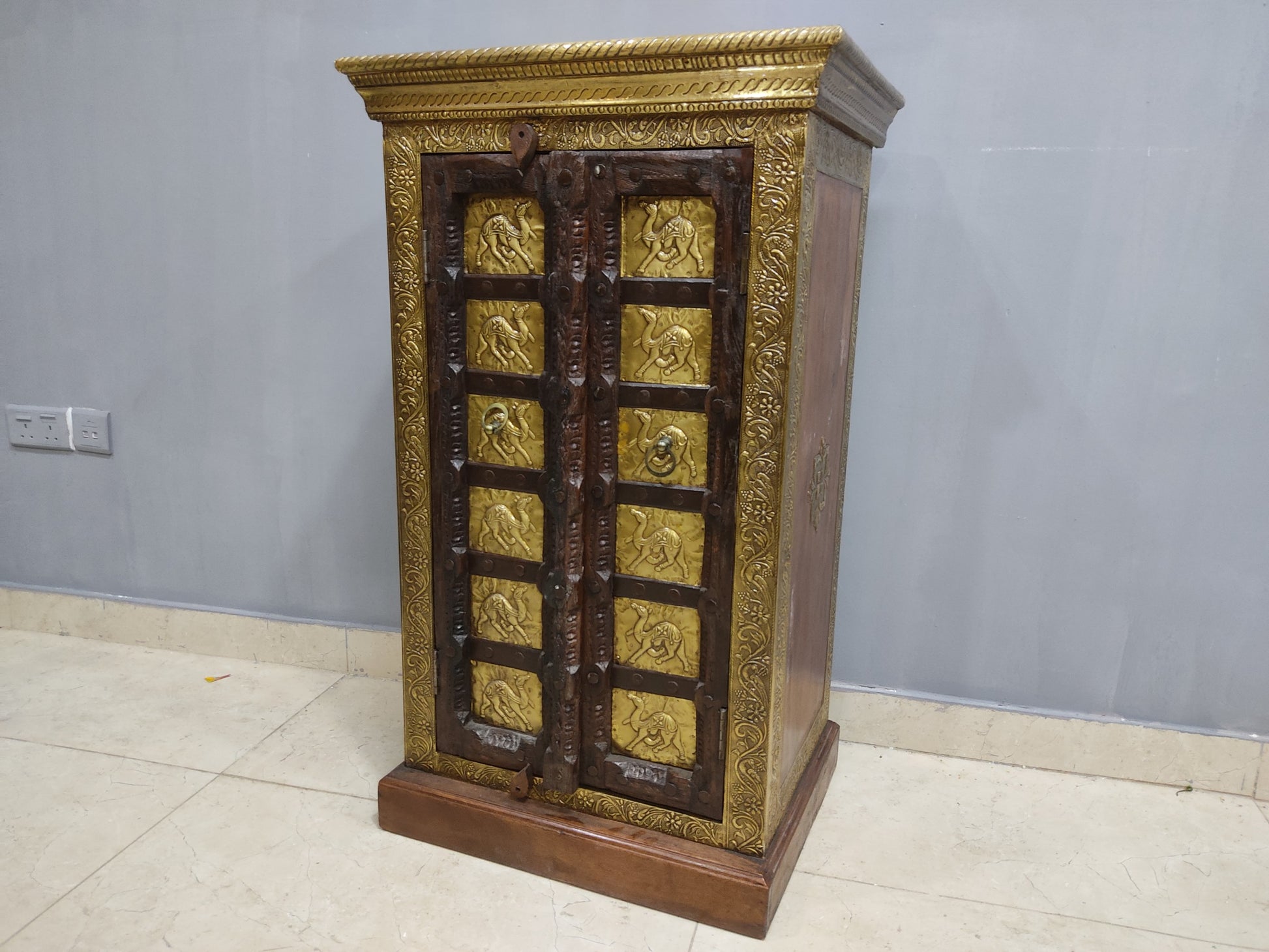 Book shelf and glass cabinet 39