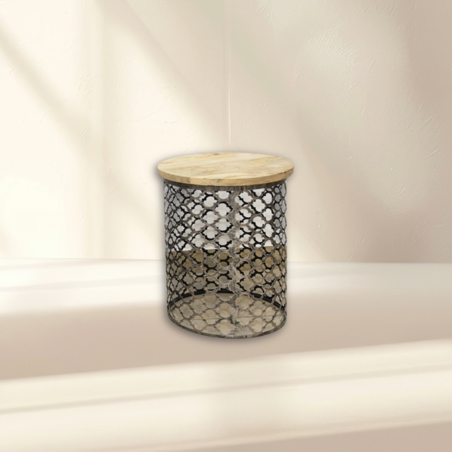 طاولة قهوة دائرية من المعدن والخشب بسطح من الخشب الطبيعي