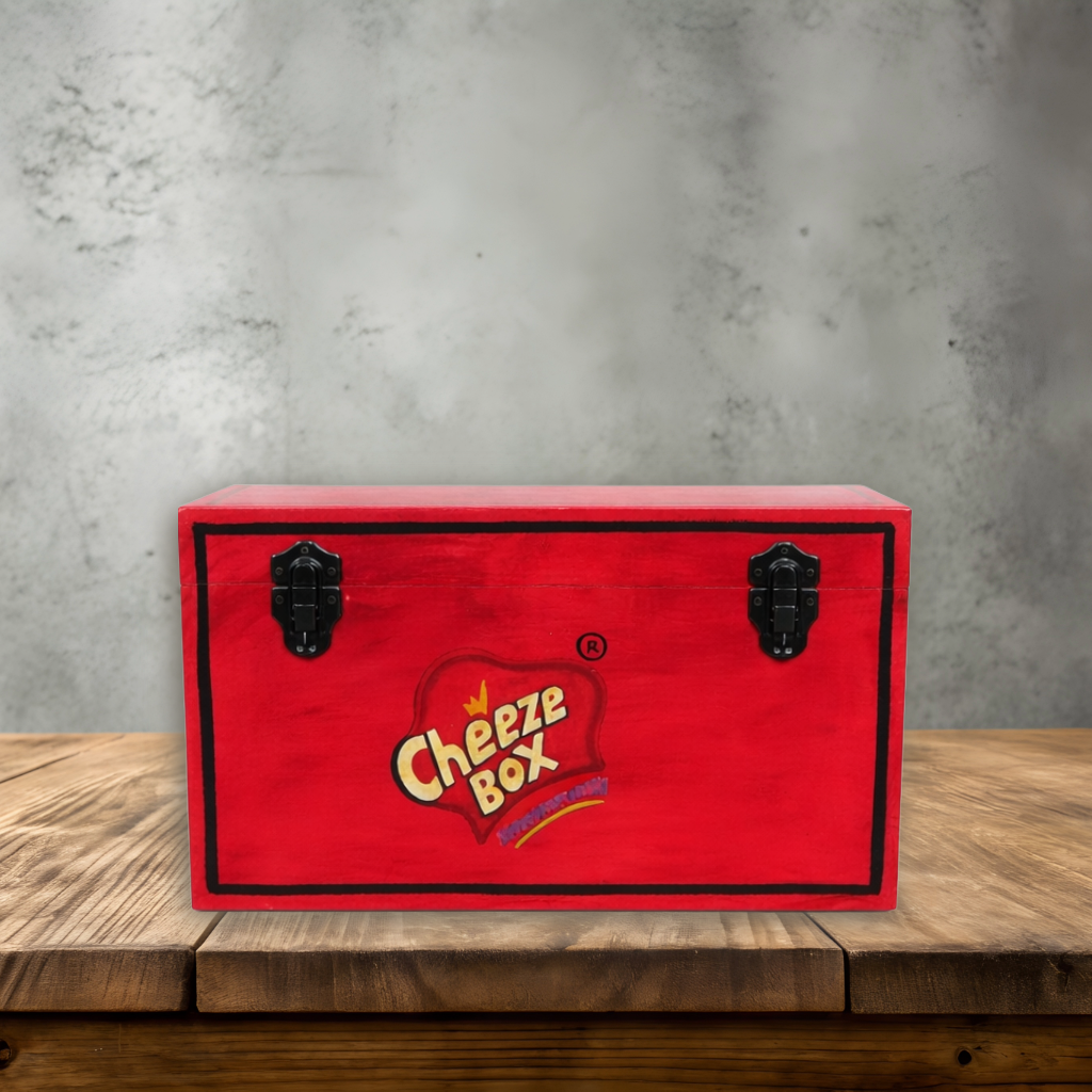 صندوق تخزين خشبي مزين برسومات يدوية