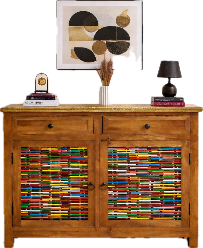 خزانة جانبية خشبية مزينة برسومات قلم رصاص